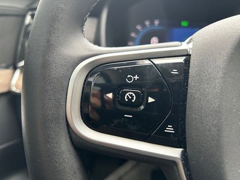 Certified 2025 Volvo XC90 B5 Plus image 31