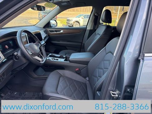 Used 2025 Volkswagen Atlas SE image 9