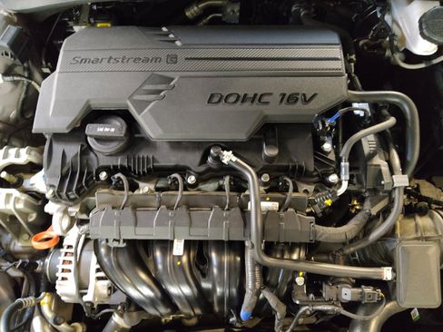 Used 2024 Hyundai Elantra SEL image 30