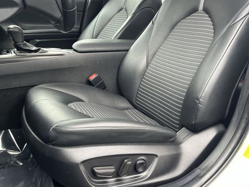 Used 2023 Toyota Camry SE image 12