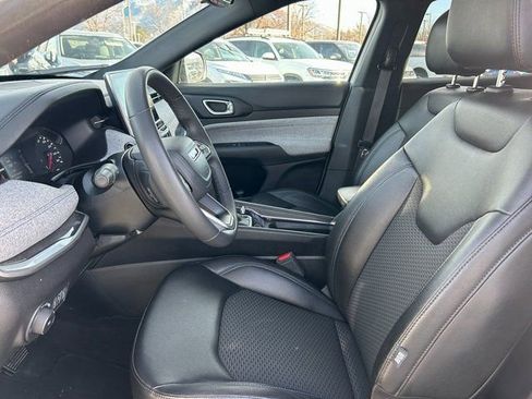 Used 2024 Jeep Compass Latitude image 24