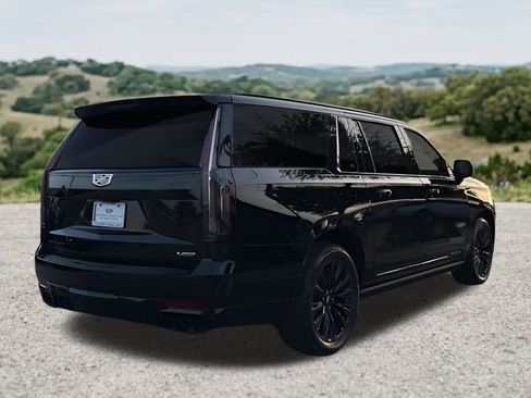 Certified 2023 Cadillac Escalade ESV V w/ LPO, ONYX Package AWD/4WD image 9