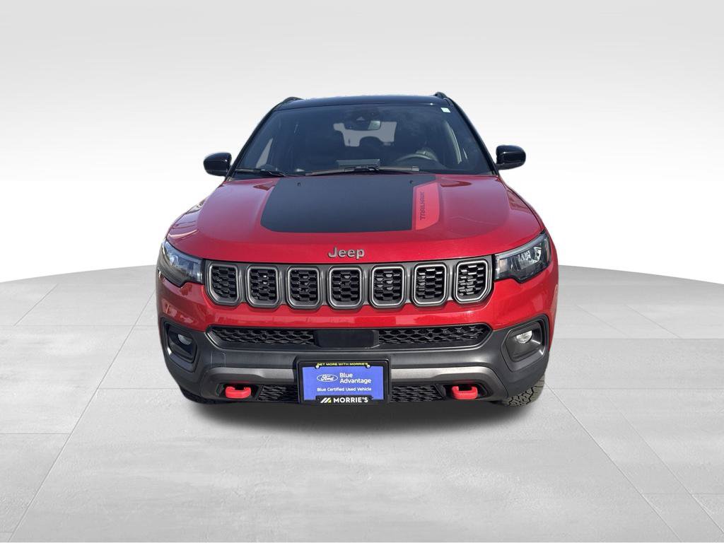 Used 2025 Jeep Compass Trailhawk AWD/4WD image 3