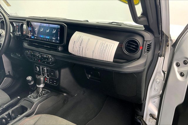Used 2024 Jeep Wrangler Unlimited Rubicon AWD/4WD image 15