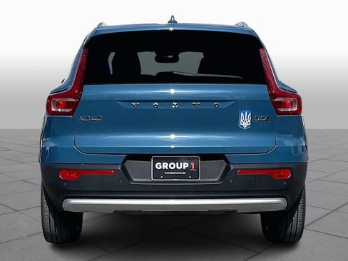 Used 2023 Volvo XC40 B5 Core w/ Convenience Package image 4