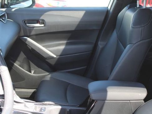 Used 2023 Toyota Corolla Cross XLE w/ Convenience Package image 12