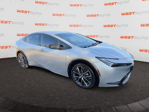 Used 2023 Toyota Prius XLE FWD image 7