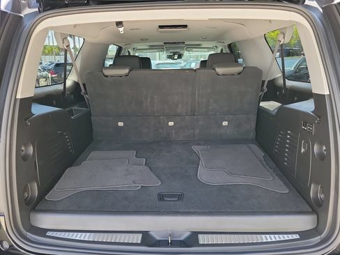 Used 2020 Chevrolet Suburban LT RWD image 12