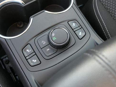 Used 2022 GMC Terrain SLE w/ Driver Convenience Package image 21