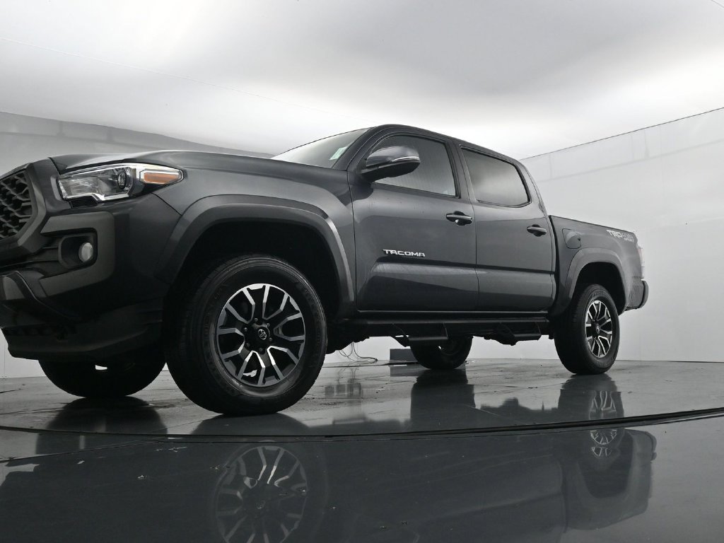 Used 2022 Toyota Tacoma TRD Sport w/ Technology Package AWD/4WD image 34