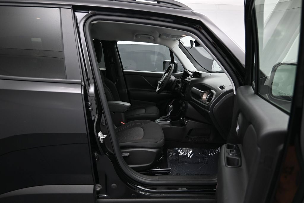 Used 2023 Jeep Renegade Latitude AWD/4WD image 26