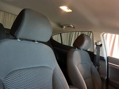 Used 2019 Hyundai Elantra SE w/ Cargo Package image 18