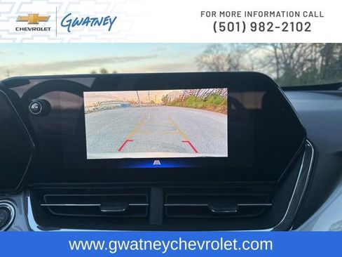 Used 2025 Chevrolet Trax LT w/ LT Convenience Package image 18