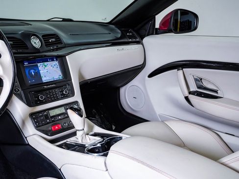 Used 2016 Maserati GranTurismo Sport image 22