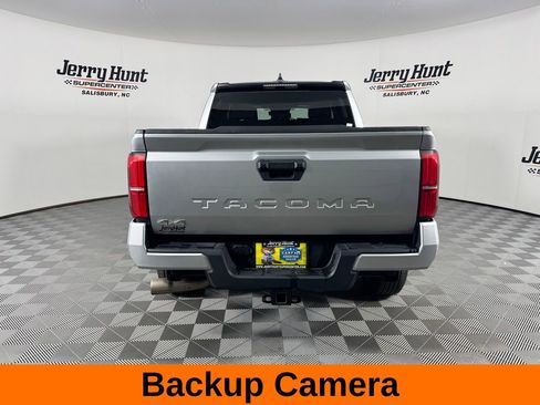 Used 2025 Toyota Tacoma SR5 AWD/4WD image 8