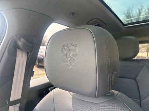 Used 2023 Porsche Cayenne Platinum Edition image 30