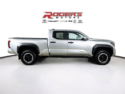 Used 2024 Toyota Tacoma TRD Off-Road image 8