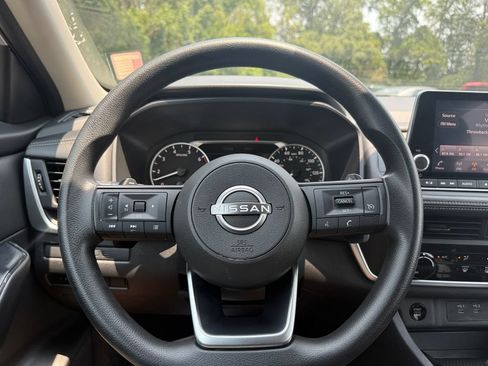 Used 2024 Nissan Rogue S AWD/4WD image 21