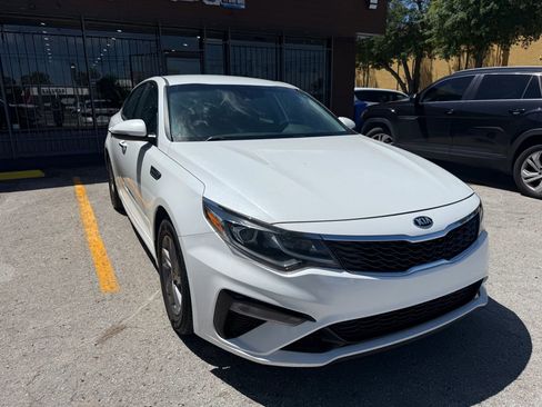 Used 2020 Kia Optima LX image 3