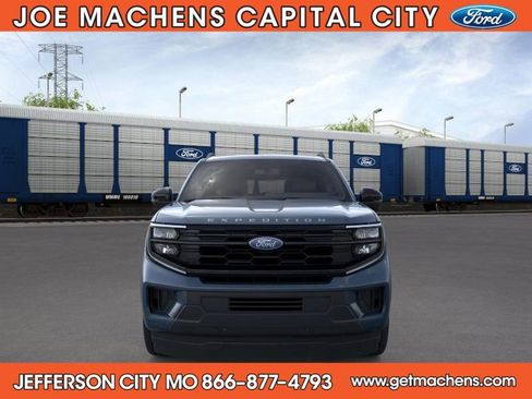 New 2026 Ford Expedition Active image 8