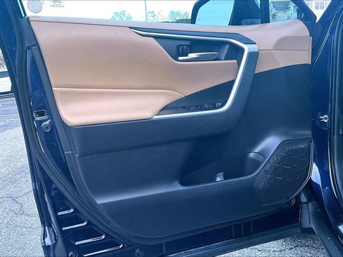 Used 2021 Toyota RAV4 XLE image 22