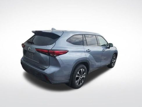 Used 2021 Toyota Highlander XLE image 5