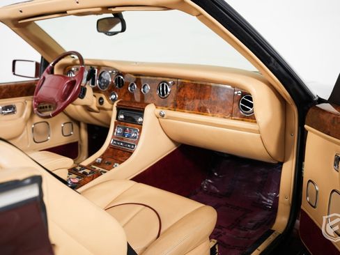 Used 2001 Rolls-Royce Corniche V image 28