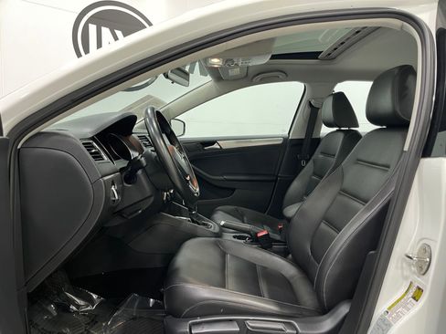 Used 2018 Volkswagen Jetta SE image 12
