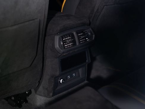 Used 2024 Lamborghini Urus Performante AWD/4WD image 29