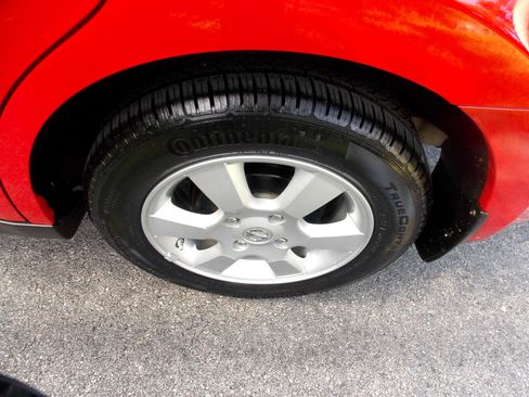 Used 2007 Nissan Versa SL image 24