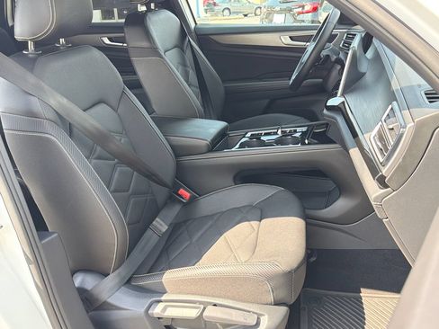 Certified 2025 Volkswagen Atlas Cross Sport SE AWD/4WD image 23
