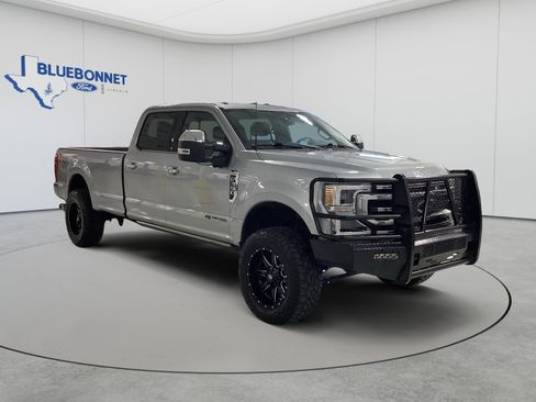 Used 2022 Ford F350 Platinum w/ FX4 Off-Road Package AWD/4WD image 3