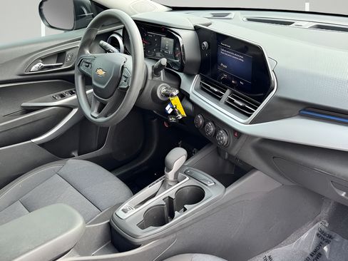 Used 2024 Chevrolet Trax LS FWD image 6