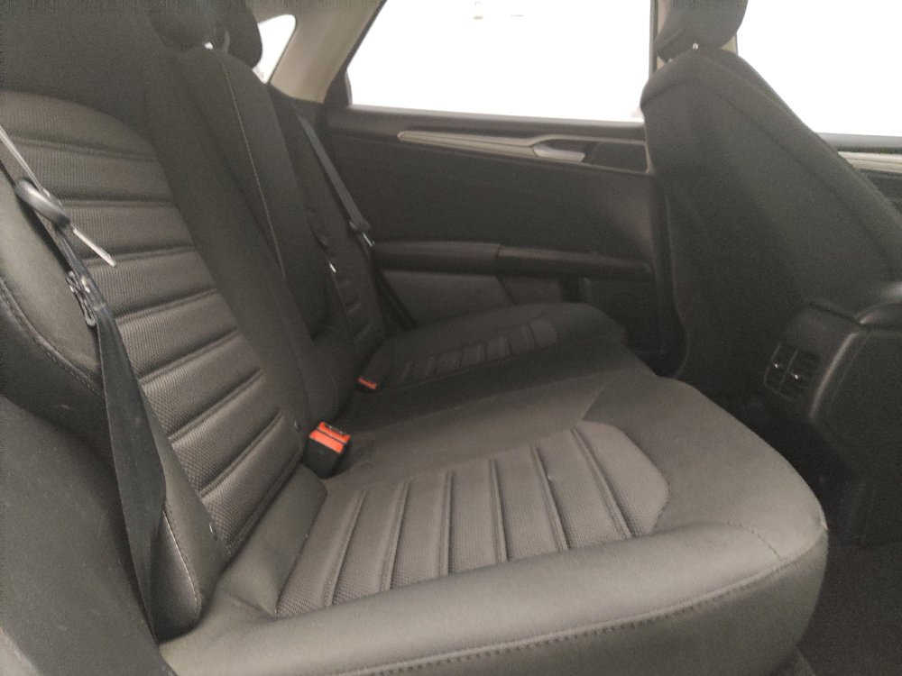 Used 2019 Ford Fusion SE FWD image 19