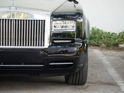 Used 2016 Rolls-Royce Phantom Drophead Coupe image 24