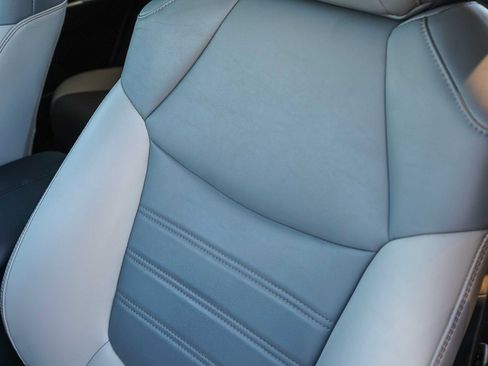 Used 2022 Toyota RAV4 XLE Premium image 27