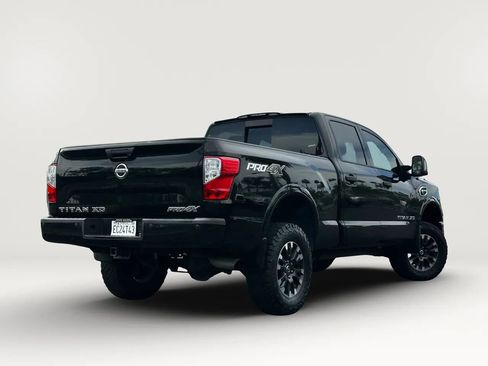 Used 2017 Nissan Titan PRO-4X w/ Pro-4x Convenience Package AWD/4WD image 8