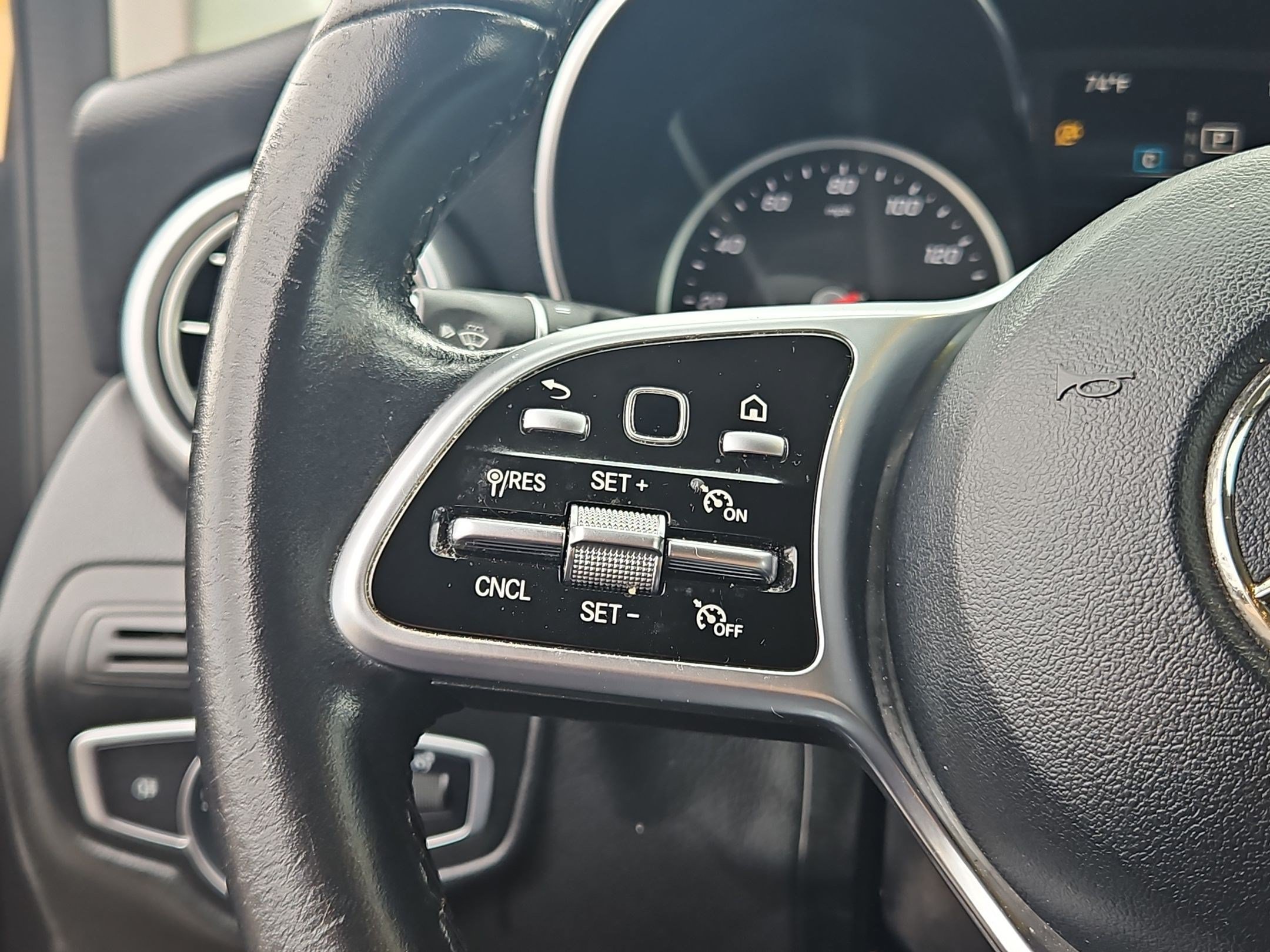 Used 2021 Mercedes-Benz GLC 300 4MATIC image 16