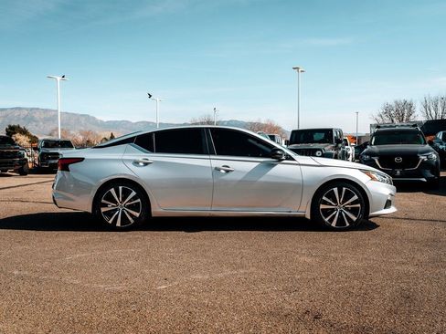 Used 2019 Nissan Altima 2.5 SR w/ SR Premium Package image 8
