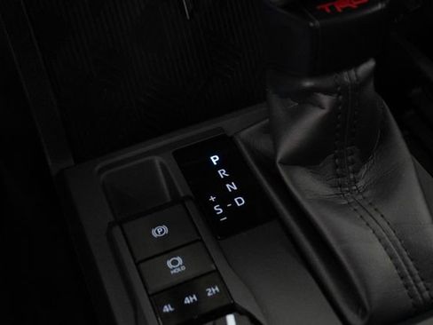 Used 2025 Toyota Tacoma TRD Off-Road image 28