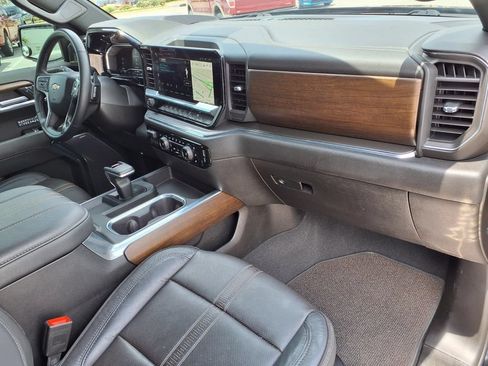 Used 2024 Chevrolet Silverado 1500 High Country w/ Technology Package AWD/4WD image 12
