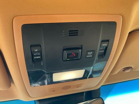 Used 2022 Lexus ES 300h w/ Luxury Package image 24