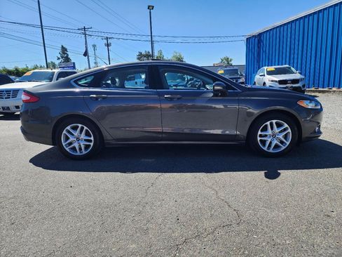Used 2016 Ford Fusion SE w/ Equipment Group 202A FWD image 5