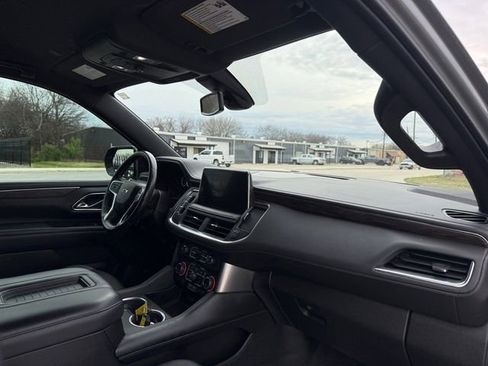 Used 2021 Chevrolet Suburban Z71 image 9