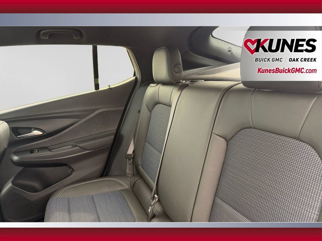 Used 2025 Buick Envista Sport Touring w/ Convenience I Package FWD image 32
