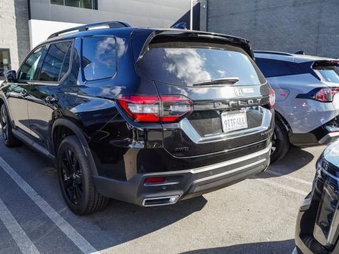 Used 2025 Honda Pilot Black Edition image 12