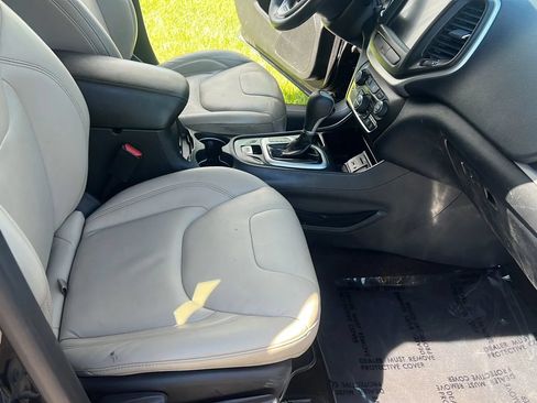 Used 2016 Jeep Cherokee Limited FWD image 18