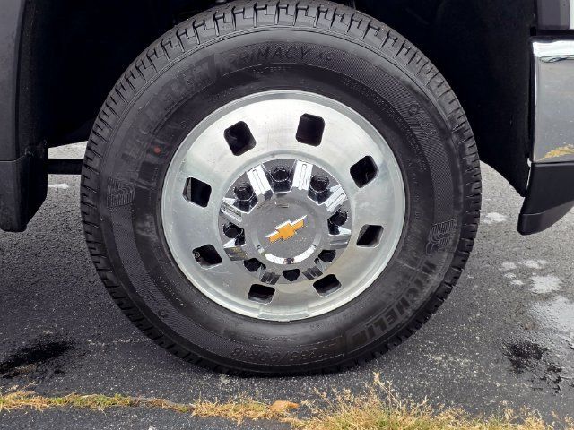 Used 2025 Chevrolet Silverado 3500 LT w/ Safety Package AWD/4WD image 19