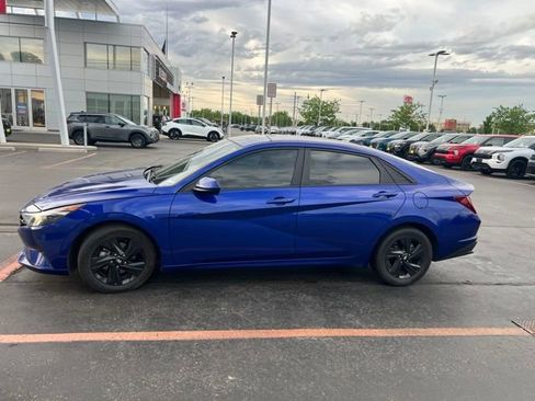 Used 2021 Hyundai Elantra SEL w/ Convenience Package FWD image 2