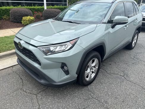 Used 2021 Toyota RAV4 XLE w/ Convenience Package FWD image 5